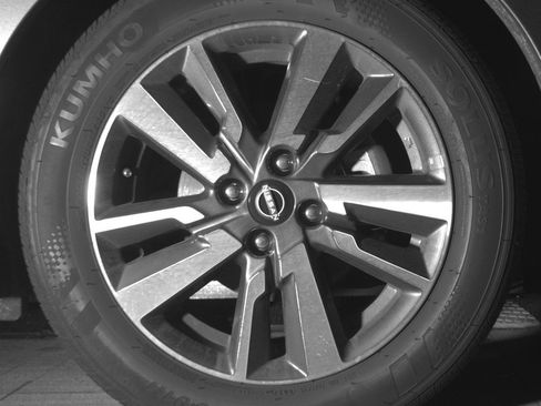 Used 2025 Nissan Versa SV FWD image 13