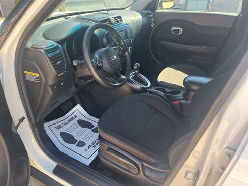 Used 2018 Kia Soul FWD image 8