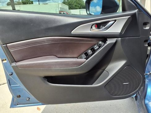 Used 2018 MAZDA MAZDA3 Touring FWD image 14