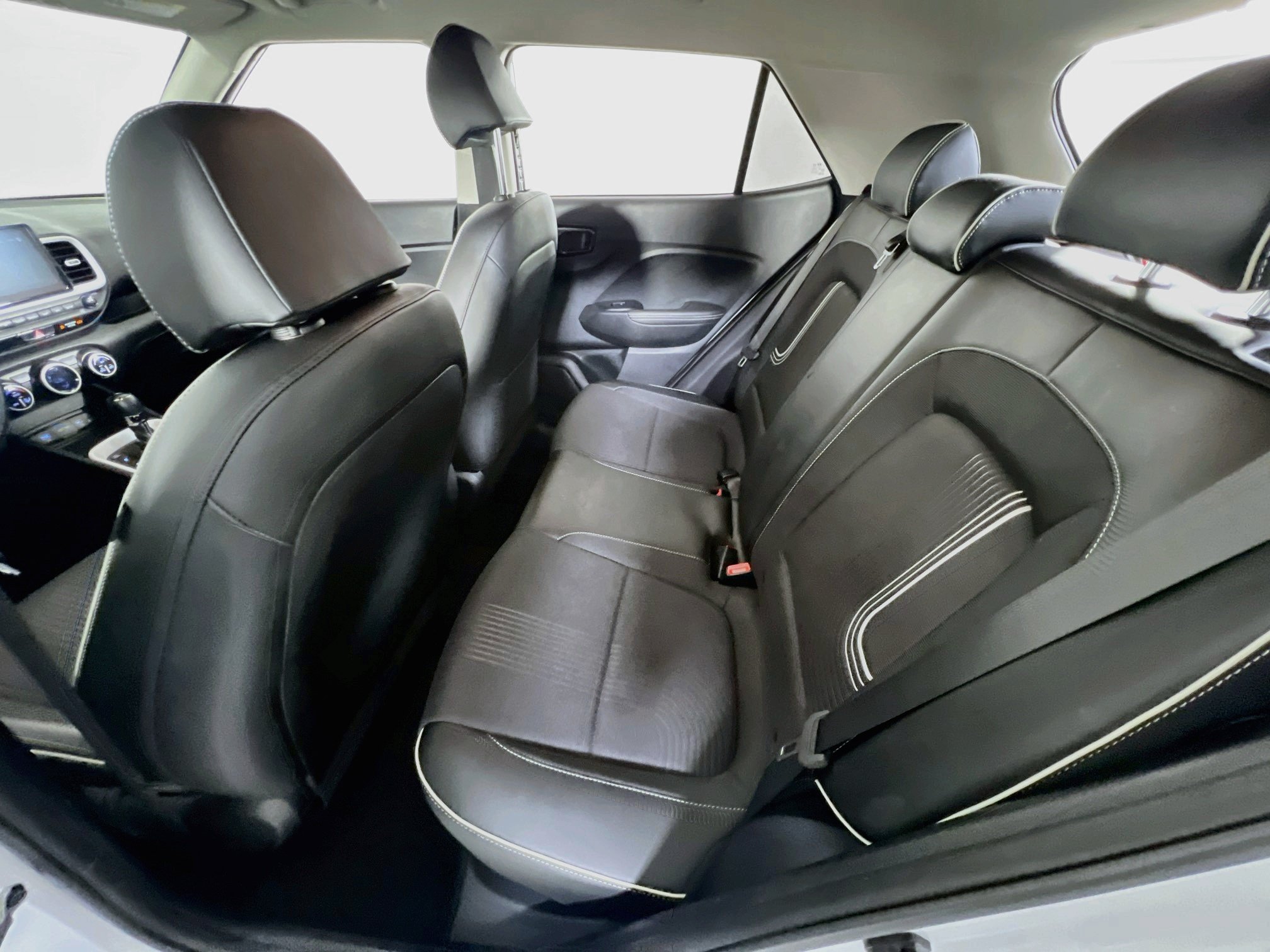 Used 2023 Hyundai Venue Limited FWD image 22