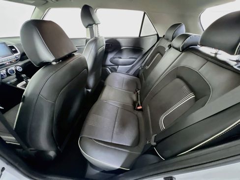 Used 2023 Hyundai Venue Limited FWD image 22