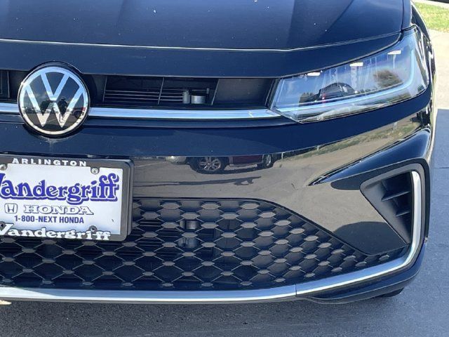 Used 2025 Volkswagen Jetta SE FWD image 8