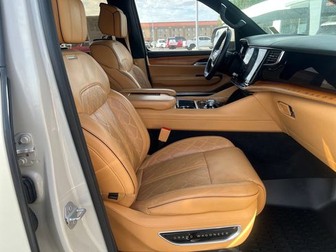 Used 2022 Jeep Grand Wagoneer Series III AWD/4WD image 22