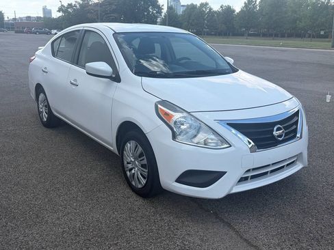 Used 2017 Nissan Versa SV FWD image 4