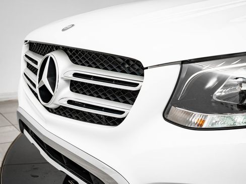 Used 2017 Mercedes-Benz GLC 300 4MATIC image 3