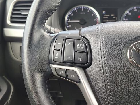 Used 2017 Toyota Highlander Plus AWD/4WD image 12