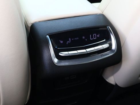 Certified 2024 Cadillac XT6 Sport w/ Technology Package AWD/4WD image 18