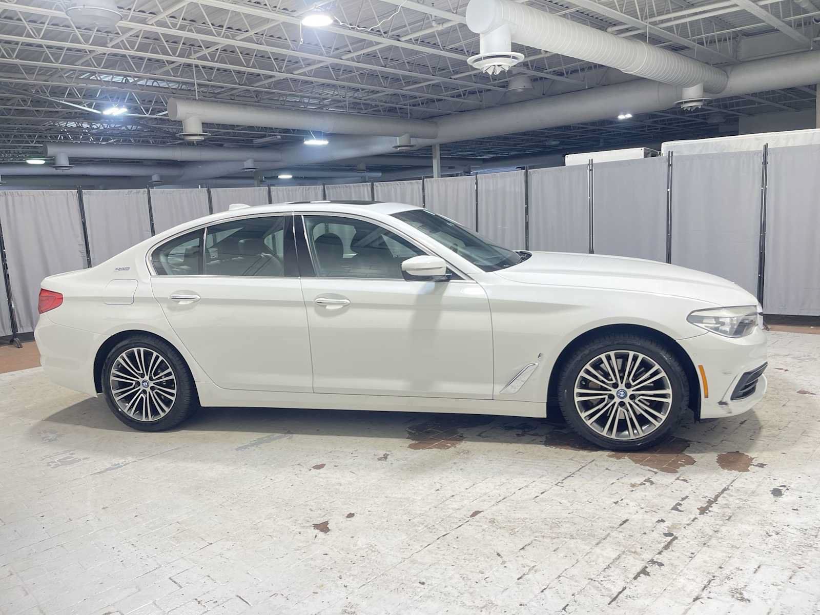 Used 2018 BMW 530e xDrive AWD/4WD image 27