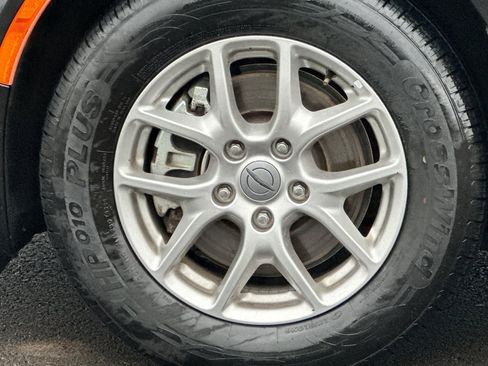 Used 2024 Chrysler Pacifica Touring-L image 31