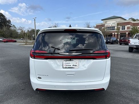 New 2026 Chrysler Pacifica Pinnacle image 4