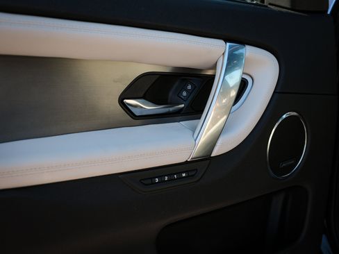 Used 2023 Land Rover Discovery Sport SE R-Dynamic image 15