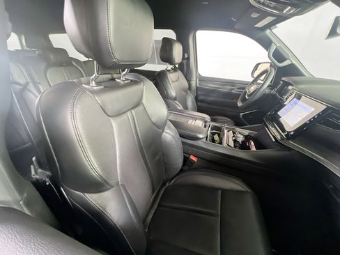 Used 2022 Jeep Wagoneer Series II AWD/4WD image 28