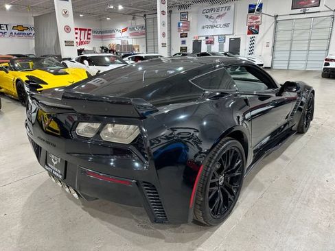 Used 2015 Chevrolet Corvette Z06 w/ 3LZ Preferred Equipment Group RWD image 22