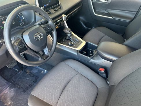 Used 2025 Toyota RAV4 XLE AWD/4WD image 11