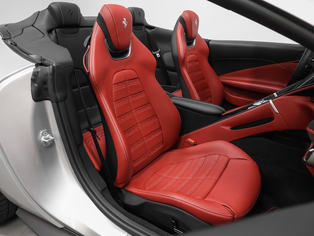 Certified 2025 Ferrari Roma Spider RWD image 23