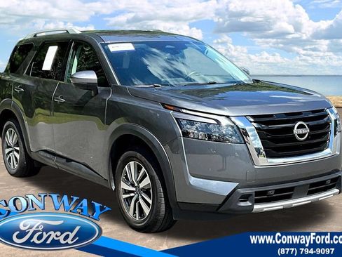Used 2025 Nissan Pathfinder SL FWD image 1