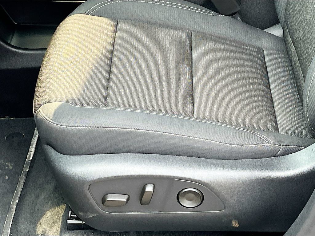 Used 2026 Chevrolet Traverse LT w/ Driver Confidence Package AWD/4WD image 19