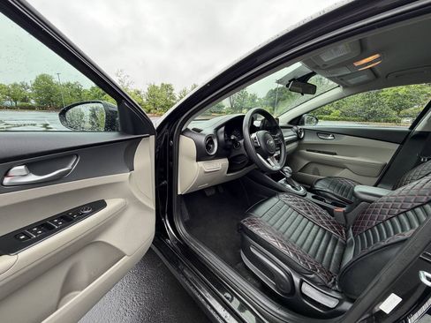 Used 2019 Kia Forte LXS FWD image 12