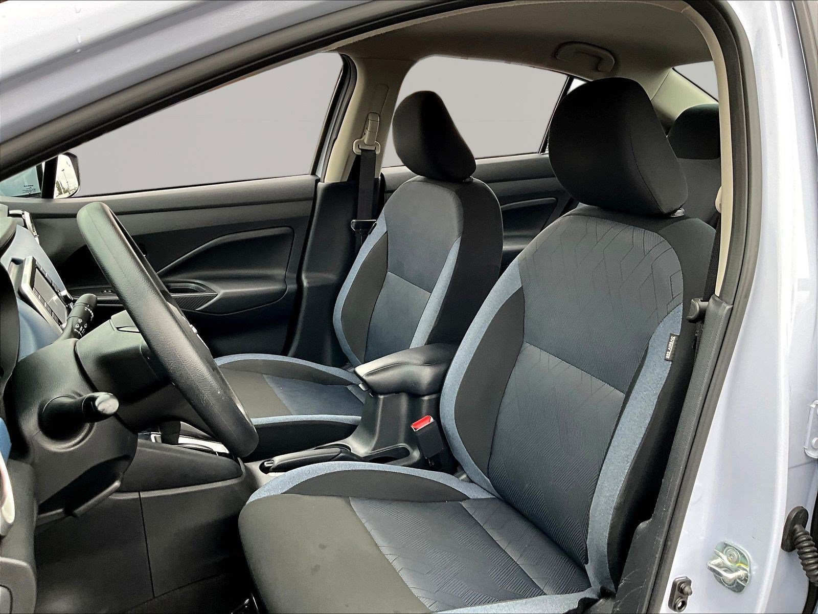 Used 2025 Nissan Versa SV FWD image 21
