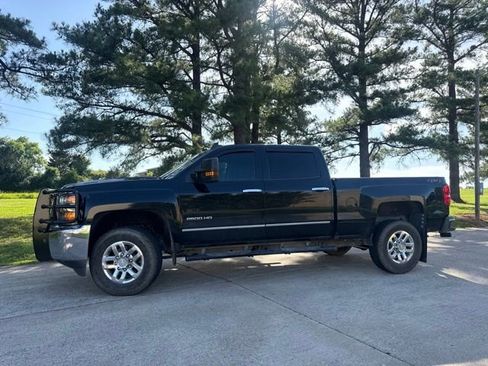 Used 2019 Chevrolet Silverado 2500 W/T w/ WT Convenience Package AWD/4WD image 13