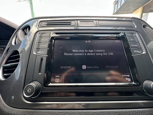 Used 2018 Volkswagen Tiguan Limited w/ Premium Package FWD image 28
