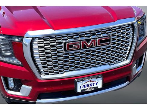 Used 2021 GMC Yukon Denali w/ Denali Ultimate Package AWD/4WD image 28