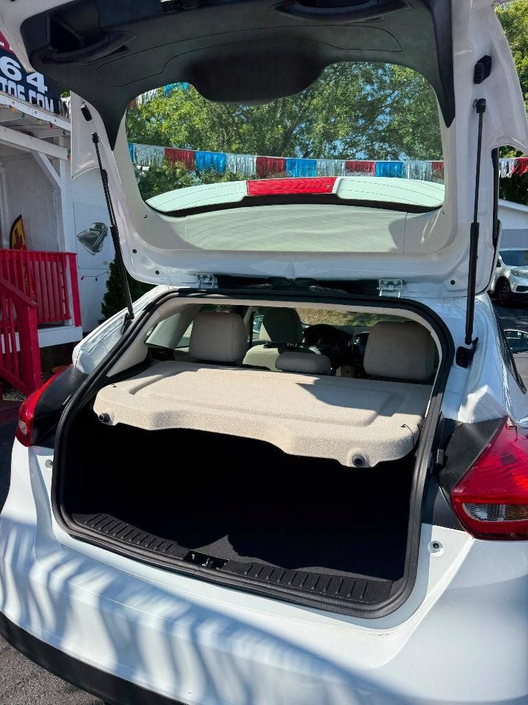Used 2017 Ford Focus SE FWD image 24