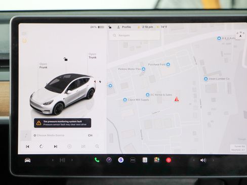 Used 2023 Tesla Model Y Performance AWD/4WD image 18