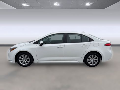 Used 2024 Toyota Corolla LE image 2