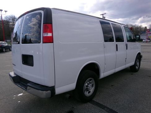 Used 2018 Chevrolet Express 2500 w/ Driver Convenience Package RWD image 11