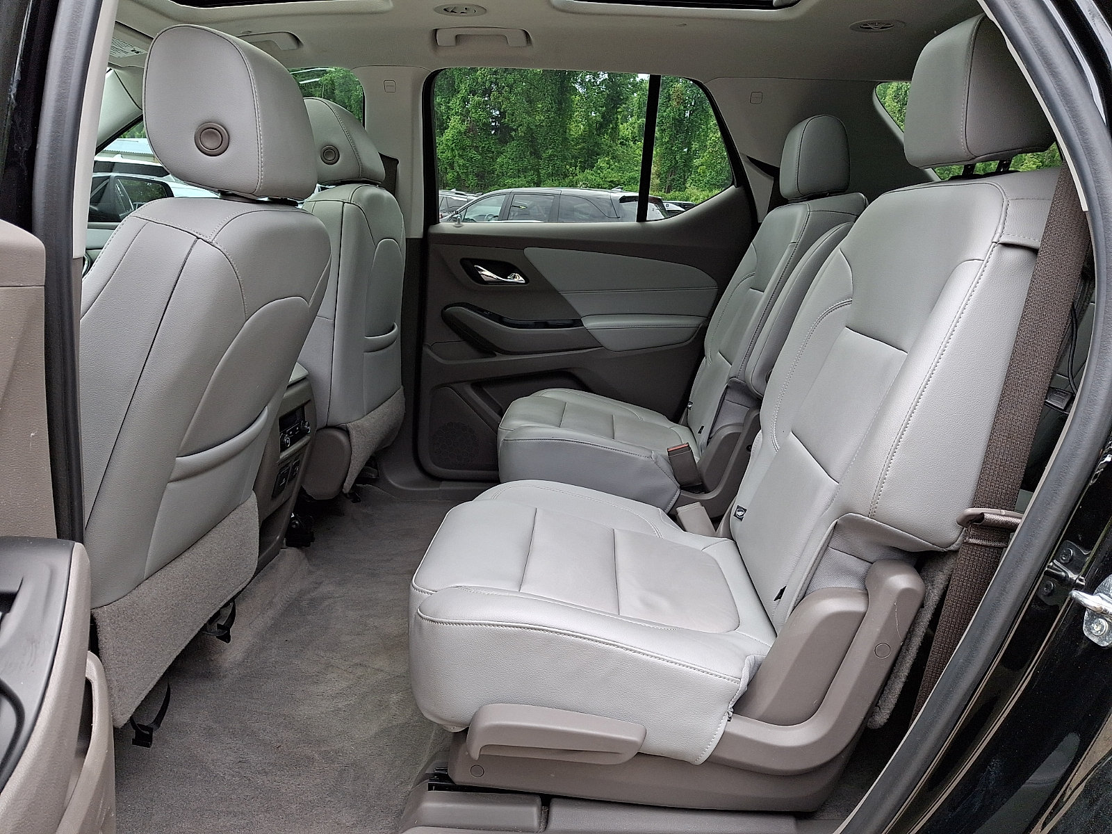 Used 2021 Chevrolet Traverse LT w/ LT Premium Package AWD/4WD image 10