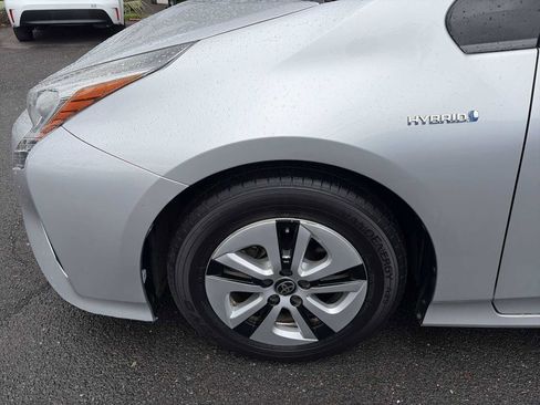 Used 2016 Toyota Prius Three Touring image 18