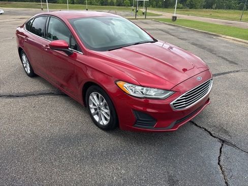 Used 2020 Ford Fusion SE FWD image 3