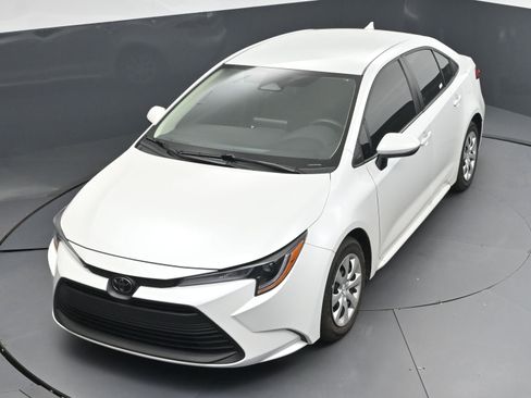 Certified 2025 Toyota Corolla LE image 31