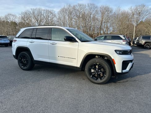 New 2026 Jeep Grand Cherokee Altitude AWD/4WD image 2