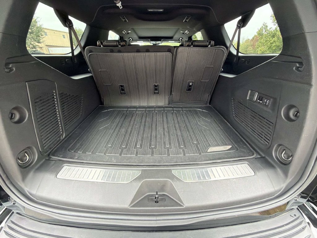 Used 2024 GMC Yukon XL AT4 w/ AT4 Premium Plus Package AWD/4WD image 13