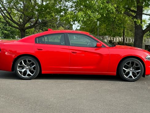 Used 2015 Dodge Charger SXT RWD image 8