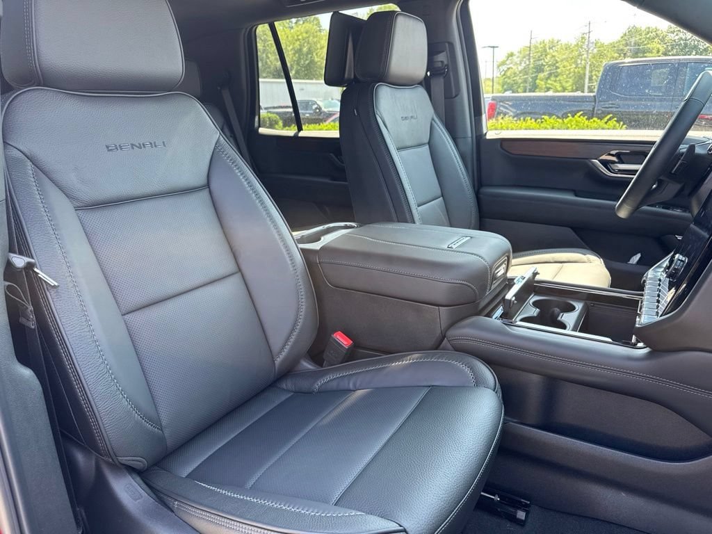 New 2026 GMC Yukon Denali w/ Denali Reserve Package AWD/4WD image 12