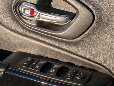 Certified 2023 Jeep Cherokee Altitude Lux image 15