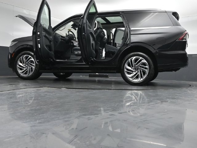 Certified 2025 Lincoln Navigator Reserve AWD/4WD image 58