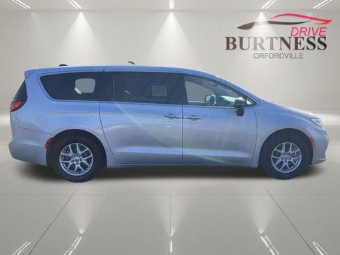 Used 2024 Chrysler Pacifica Touring-L FWD image 24