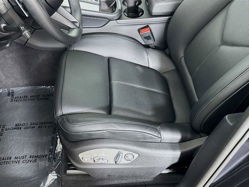 Used 2025 Porsche Macan image 20