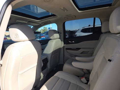 Used 2022 GMC Acadia Denali w/ Denali Ultimate Package FWD image 12