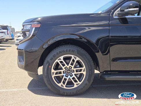 New 2026 Ford Expedition Active RWD image 5