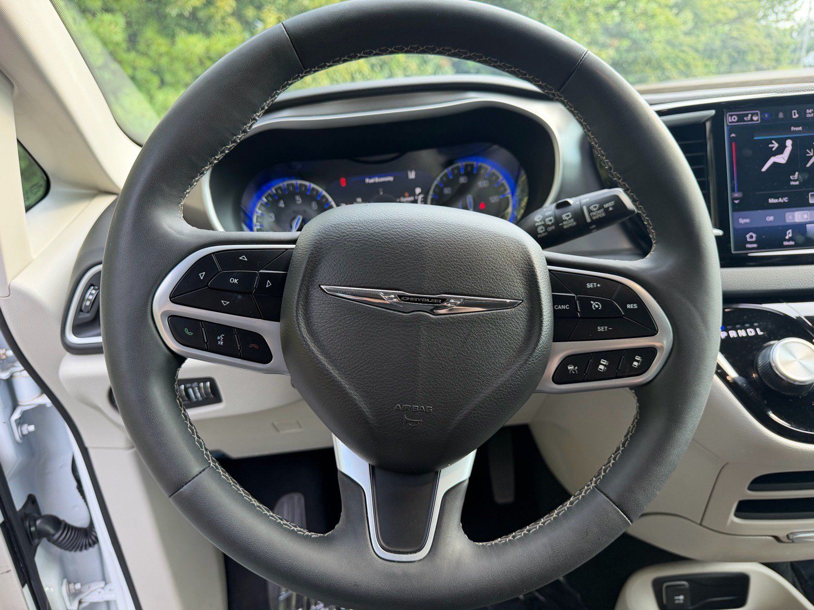 Used 2024 Chrysler Pacifica Touring-L FWD image 27