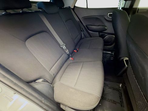 Used 2021 Hyundai Venue SE FWD image 14