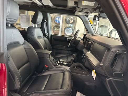 Used 2025 Ford Bronco Badlands image 45