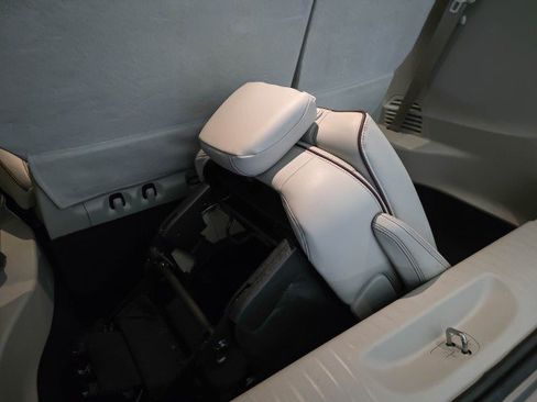 Used 2017 Chrysler Pacifica Limited image 11