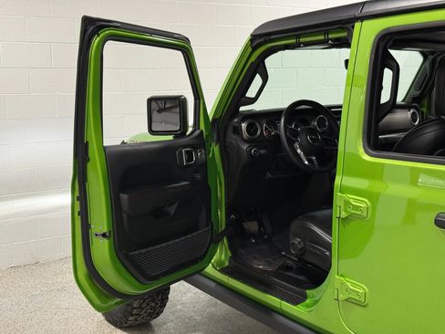 Used 2018 Jeep Wrangler Unlimited Rubicon w/ Dual Top Group image 10