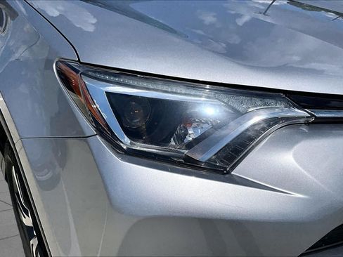 Used 2018 Toyota RAV4 XLE w/ Plus Extra Value Package FWD image 26